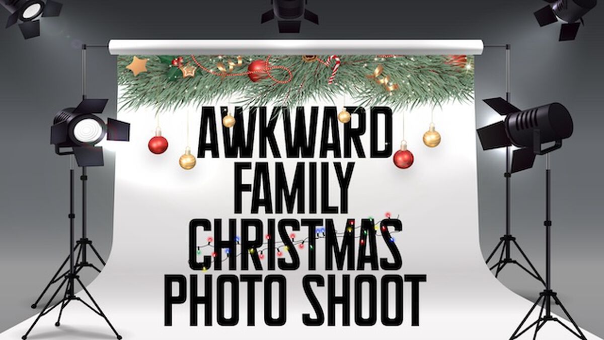 Awkward Christmas Family Photo Shoot image number null